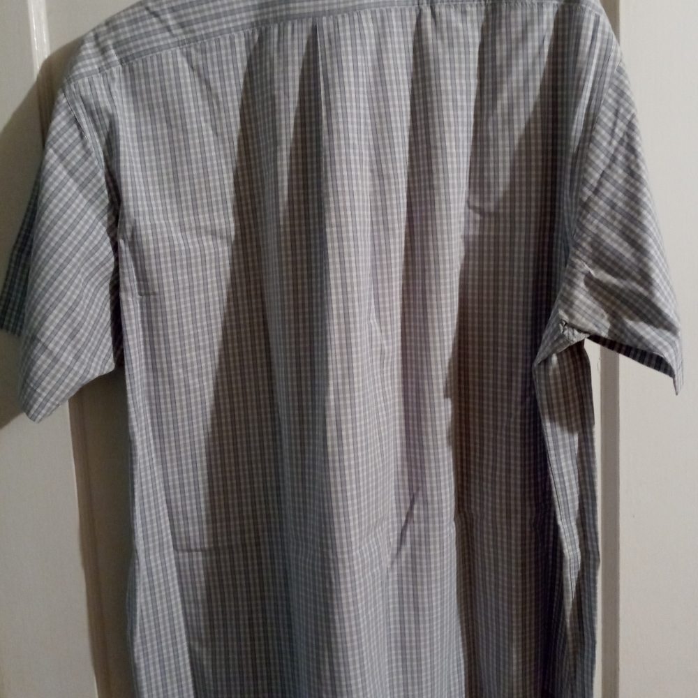 Like New Men's IZOD Short Sleeved Shirt